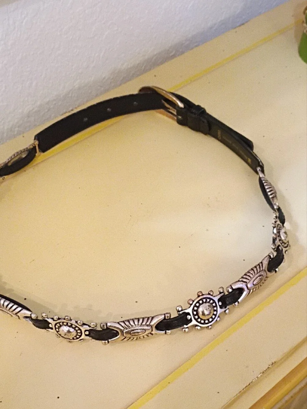 Black Leather Western-Style Women's Belt with Silver Accents